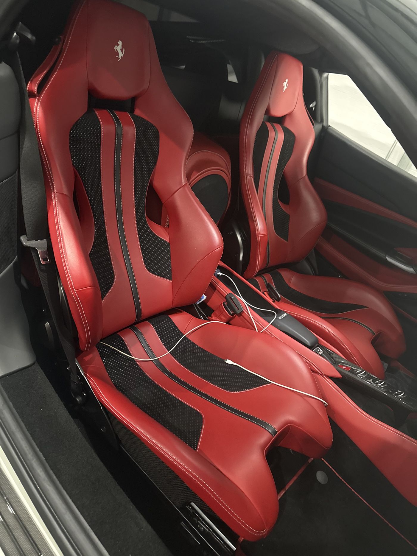 2021 Ferrari F8 Tributo: Racing seats